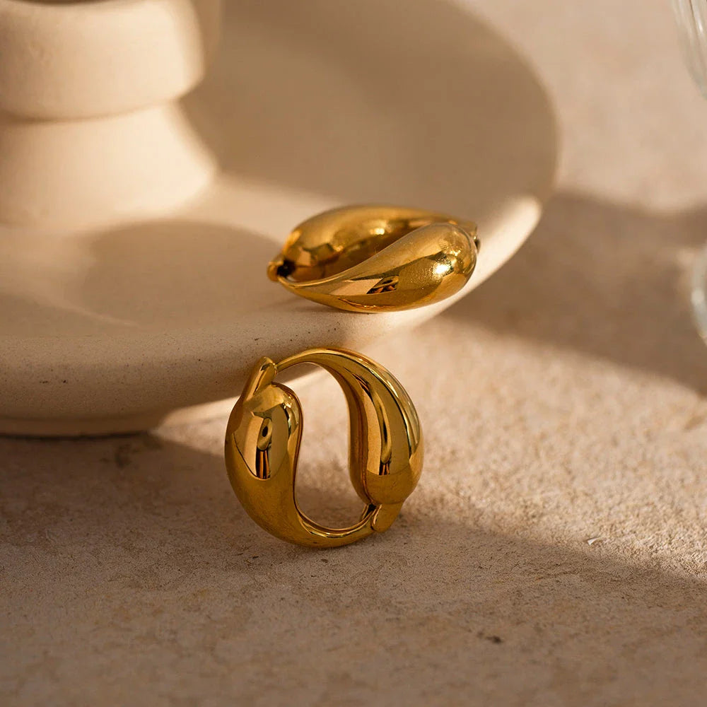 Elegant 18K gold-plated stainless steel water drop earrings with a vintage O-shaped pendant, designed for timeless style and everyday wear.
