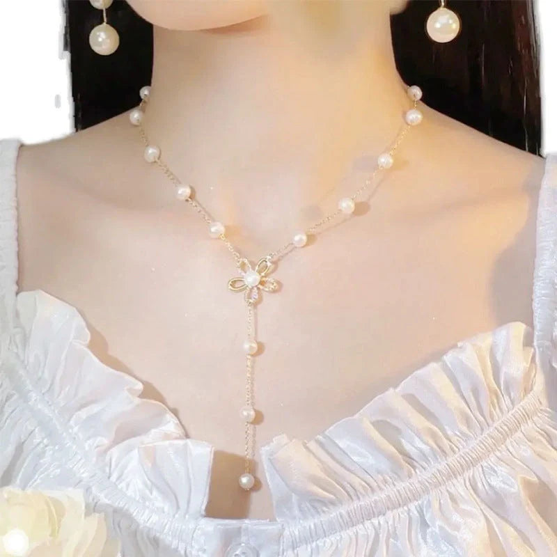 Freshwater pearl necklace with flower design and real gold plating