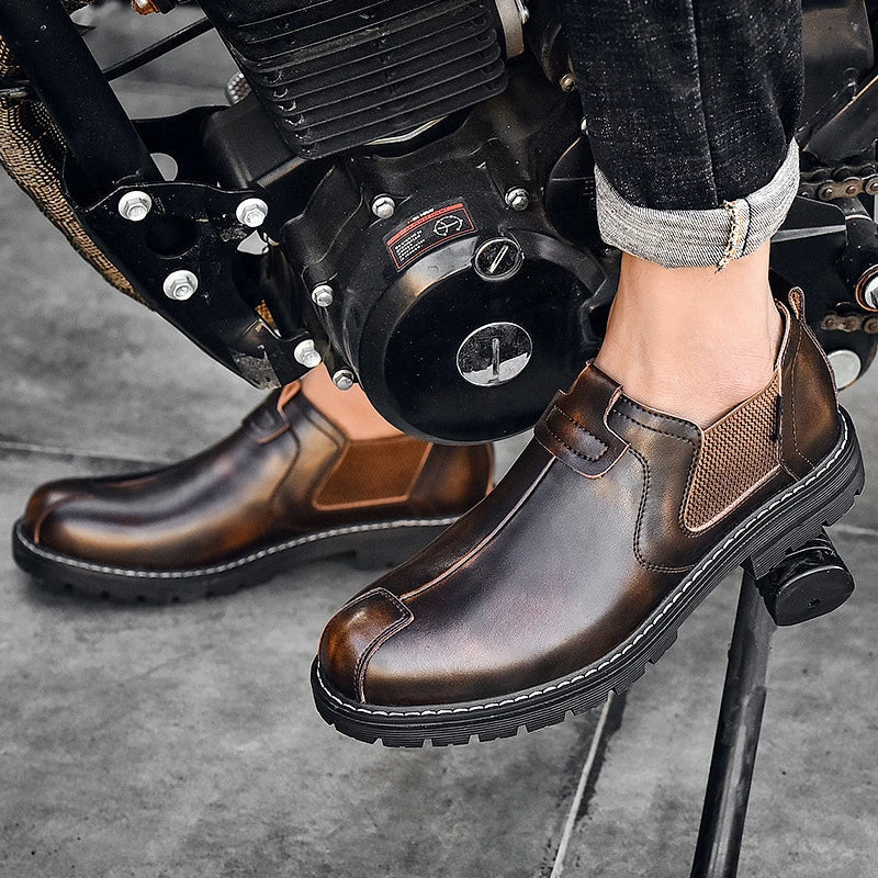 Men's outdoor leisure boots in classic British style, made from premium cowhide leather with a thick sole and middle heel
