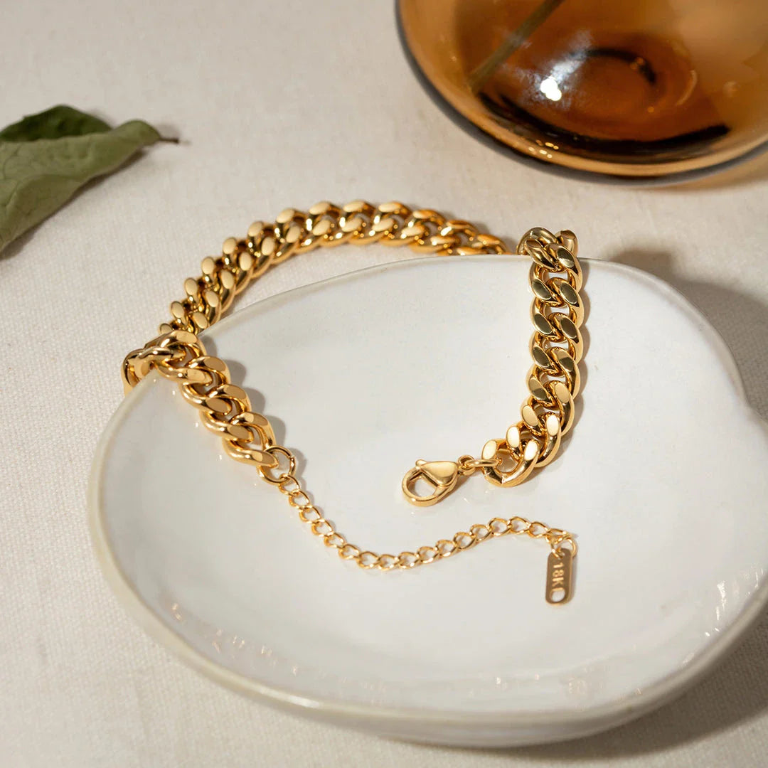18K gold plated stainless steel anklet with thick chain, a sophisticated and durable accessory for any occasion