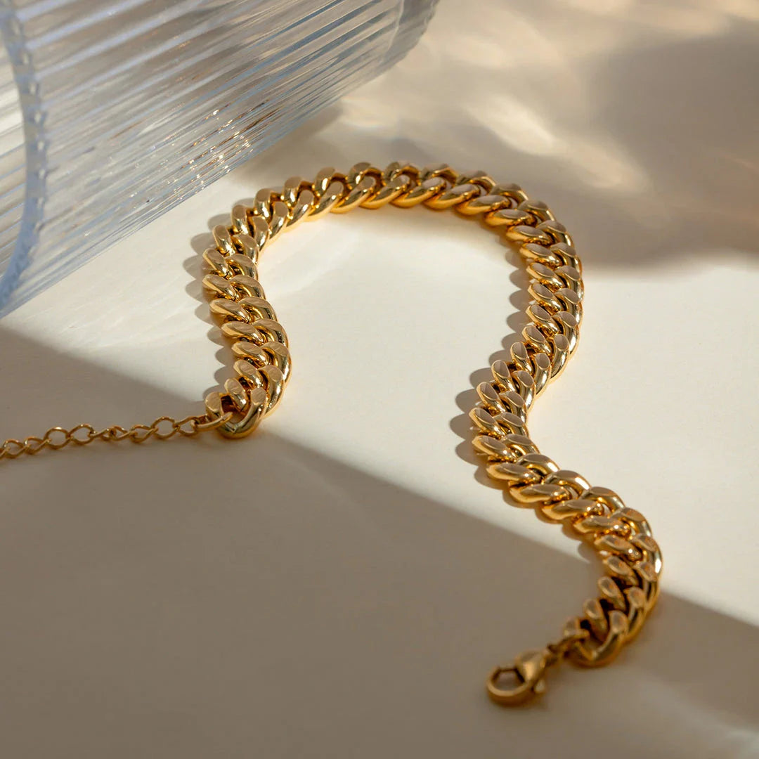 18K gold plated stainless steel anklet with thick chain, a sophisticated and durable accessory for any occasion