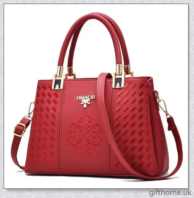 A stylish diagonal handbag made from high-quality PU leather, featuring a spacious interior, adjustable shoulder strap, and organised compartments.