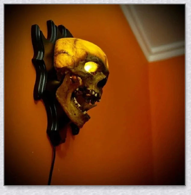 Skull Lamp 'Singing Head' Night Light - A captivating resin lamp that casts a mesmerising glow, perfect for Halloween and gothic-inspired home decor