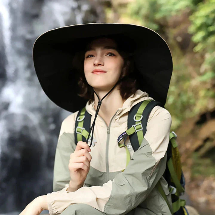 Large Brim Beach Cap with waterproof, quick-drying fabric and 17cm oversized brim for comprehensive sun protection