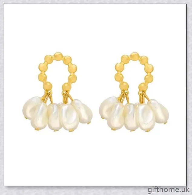 Elegant Baroque pearl earrings in a luxurious alloy and silver/gold plating design