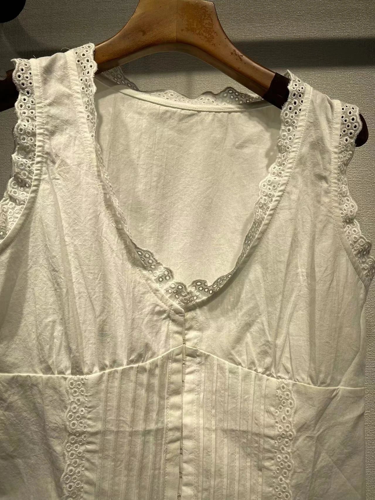 Elegant white tank top with embroidered lace detailing and a sweet U-collar neckline, perfect for British-inspired casual and formal wear.