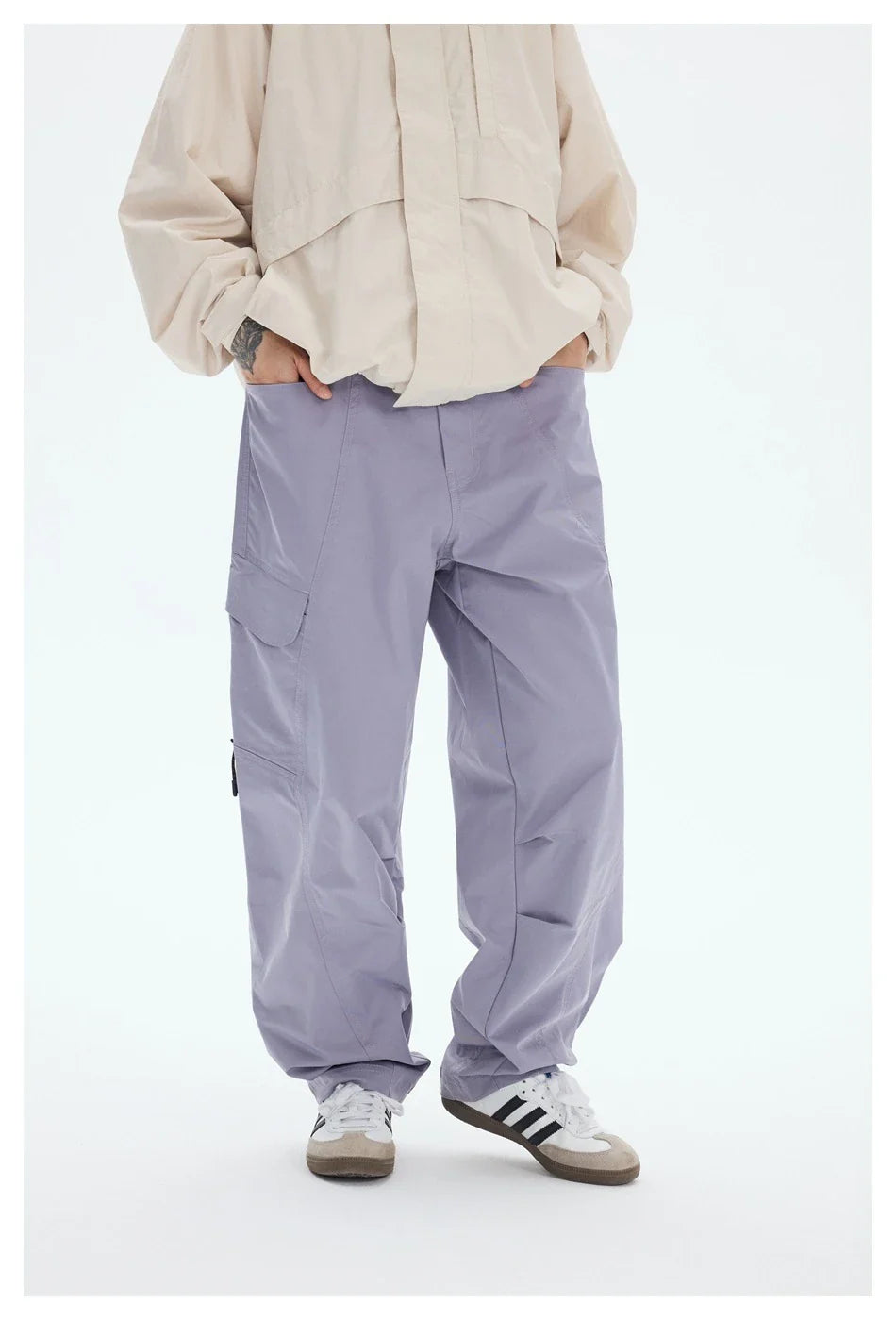 Men's leisure cargo trousers in various colours made from a durable chemical fiber blend fabric