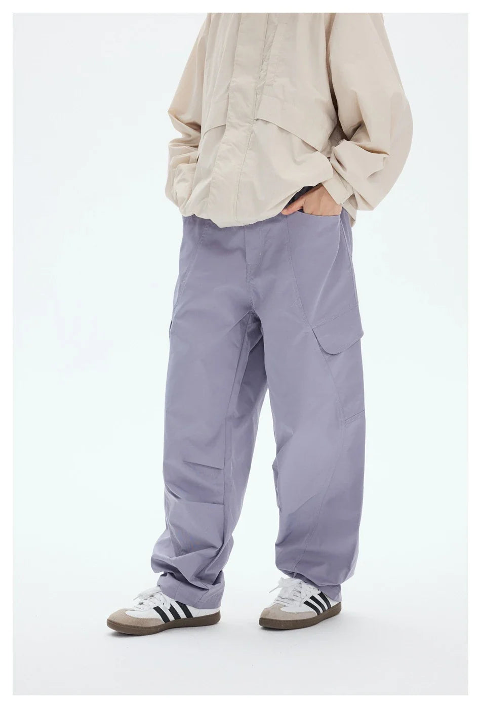 Men's leisure cargo trousers in various colours made from a durable chemical fiber blend fabric