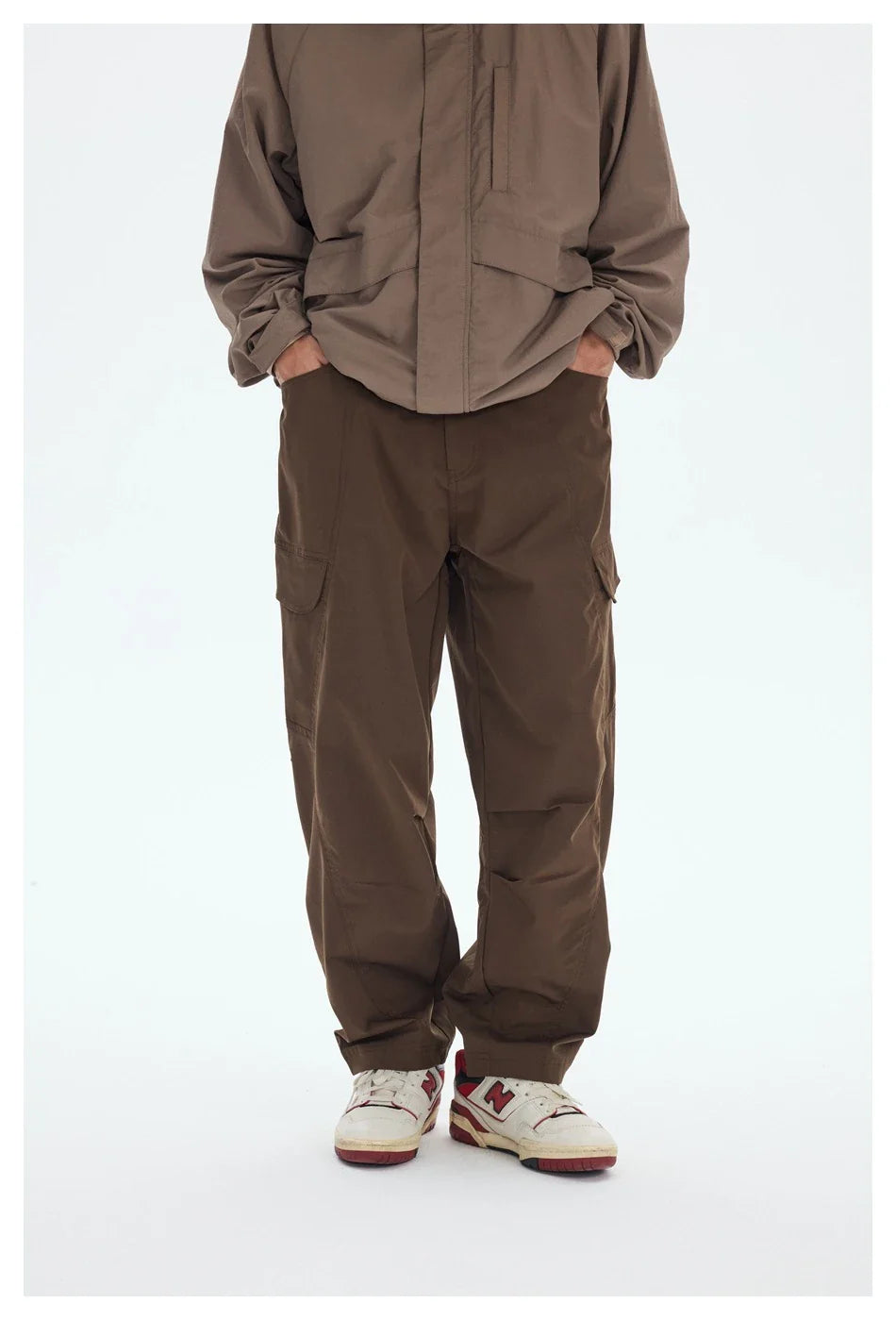 Men's leisure cargo trousers in various colours made from a durable chemical fiber blend fabric