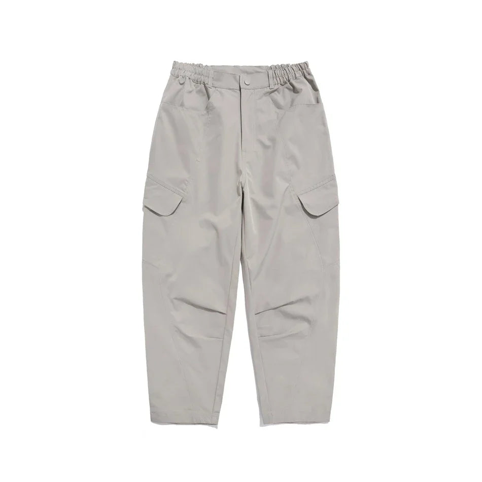 Men's leisure cargo trousers in various colours made from a durable chemical fiber blend fabric