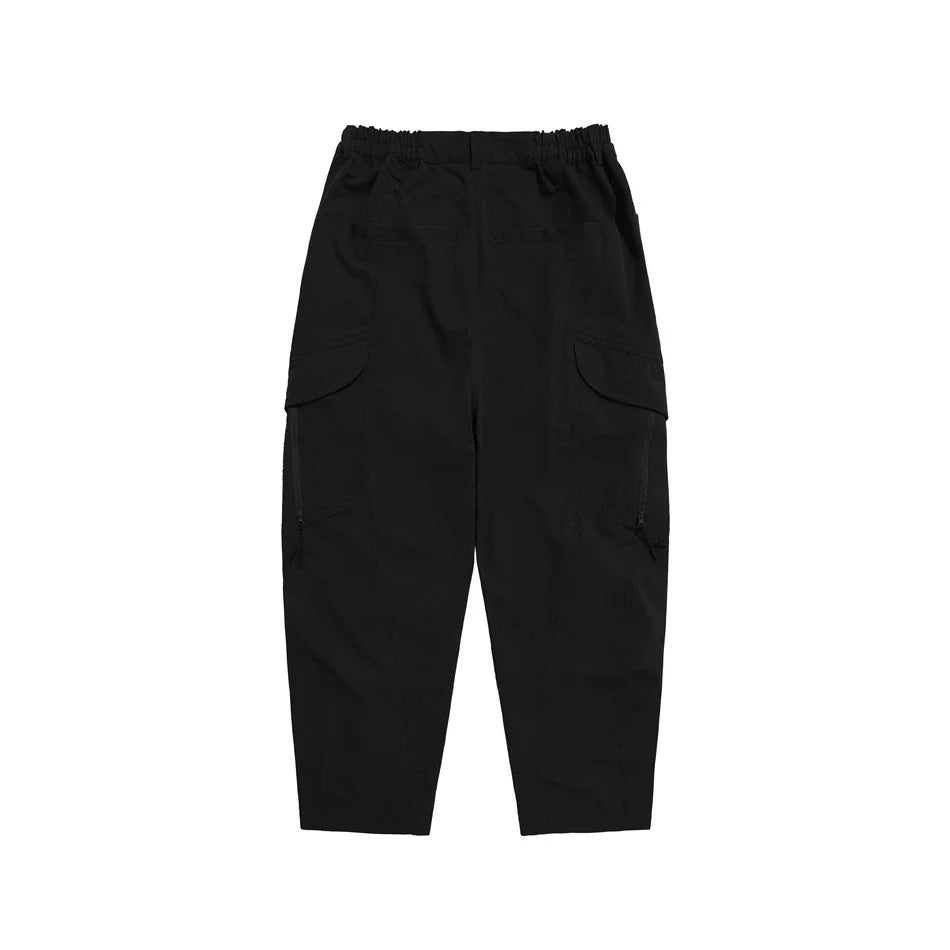 Men's leisure cargo trousers in various colours made from a durable chemical fiber blend fabric