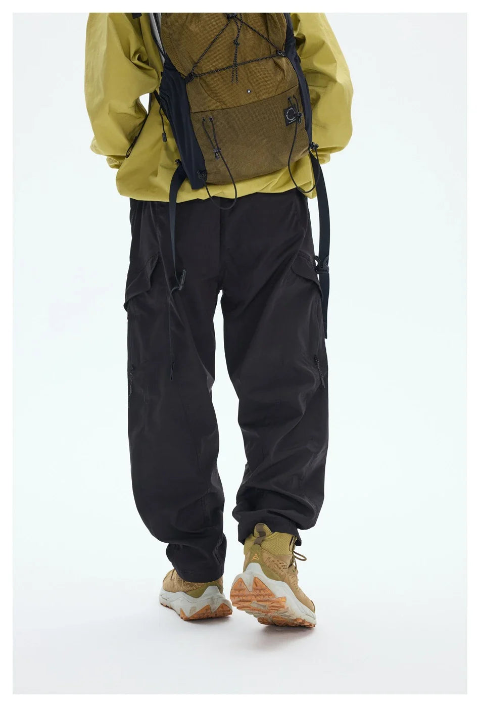 Men's leisure cargo trousers in various colours made from a durable chemical fiber blend fabric