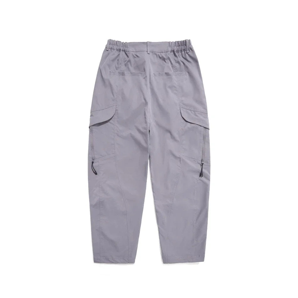 Men's leisure cargo trousers in various colours made from a durable chemical fiber blend fabric