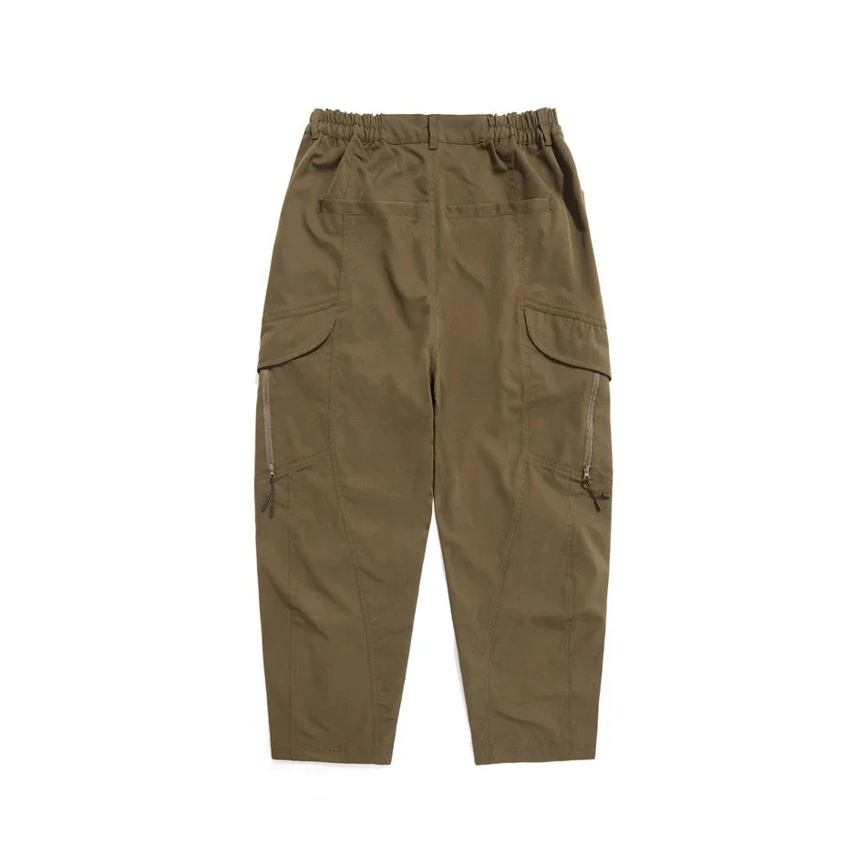 Men's leisure cargo trousers in various colours made from a durable chemical fiber blend fabric