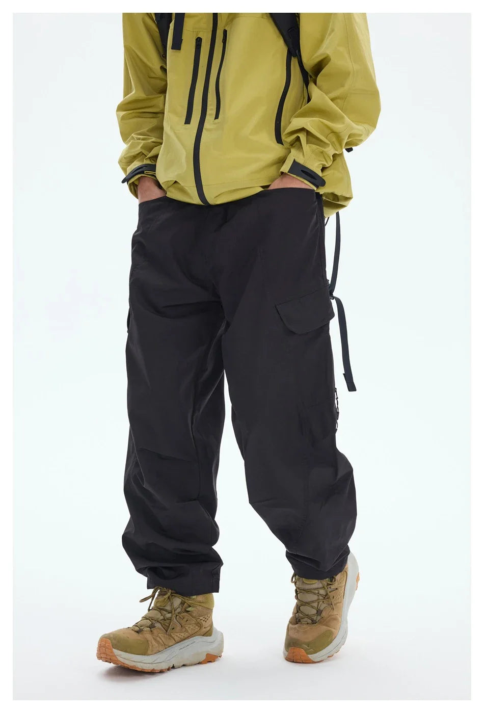 Men's leisure cargo trousers in various colours made from a durable chemical fiber blend fabric