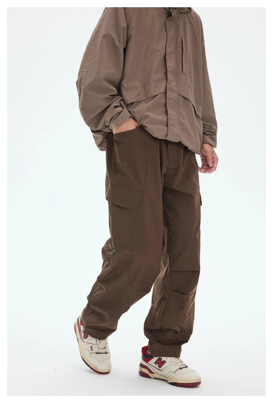 Men's leisure cargo trousers in various colours made from a durable chemical fiber blend fabric