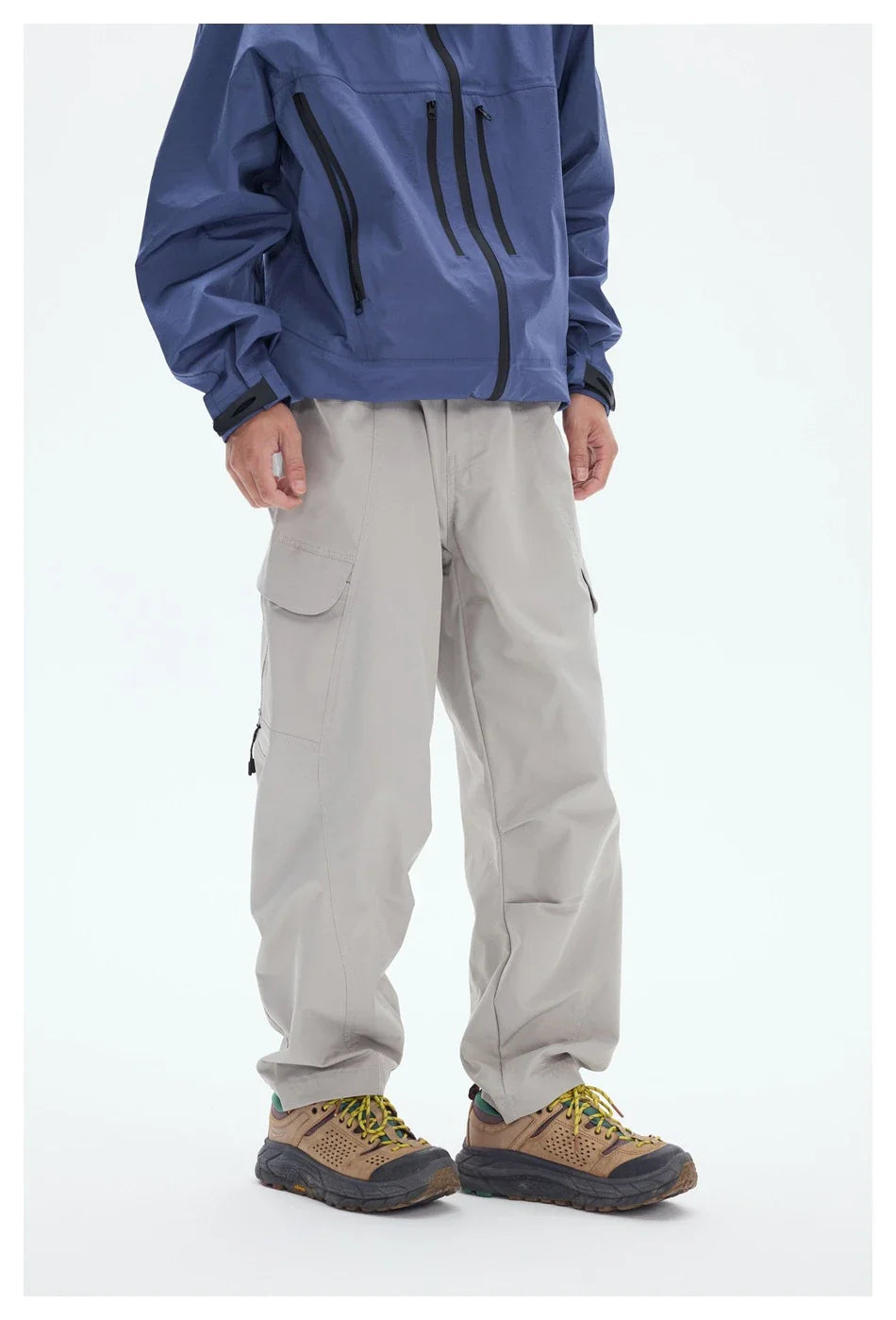 Men's leisure cargo trousers in various colours made from a durable chemical fiber blend fabric