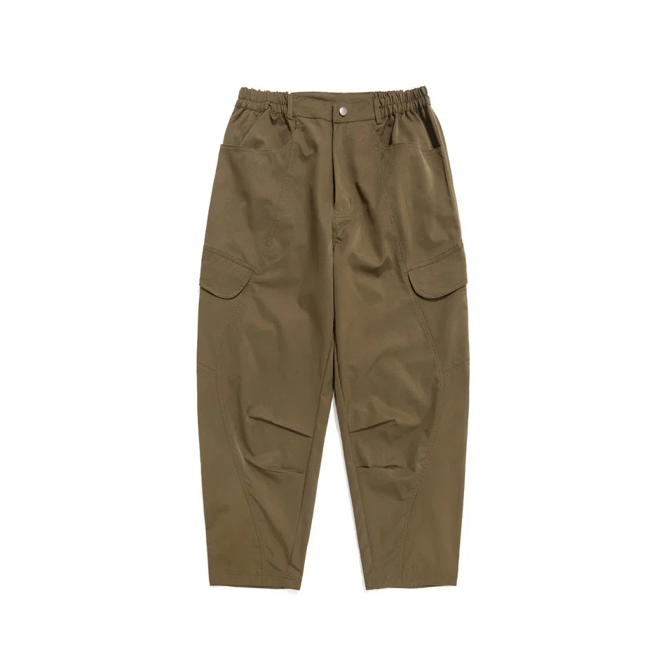 Men's leisure cargo trousers in various colours made from a durable chemical fiber blend fabric