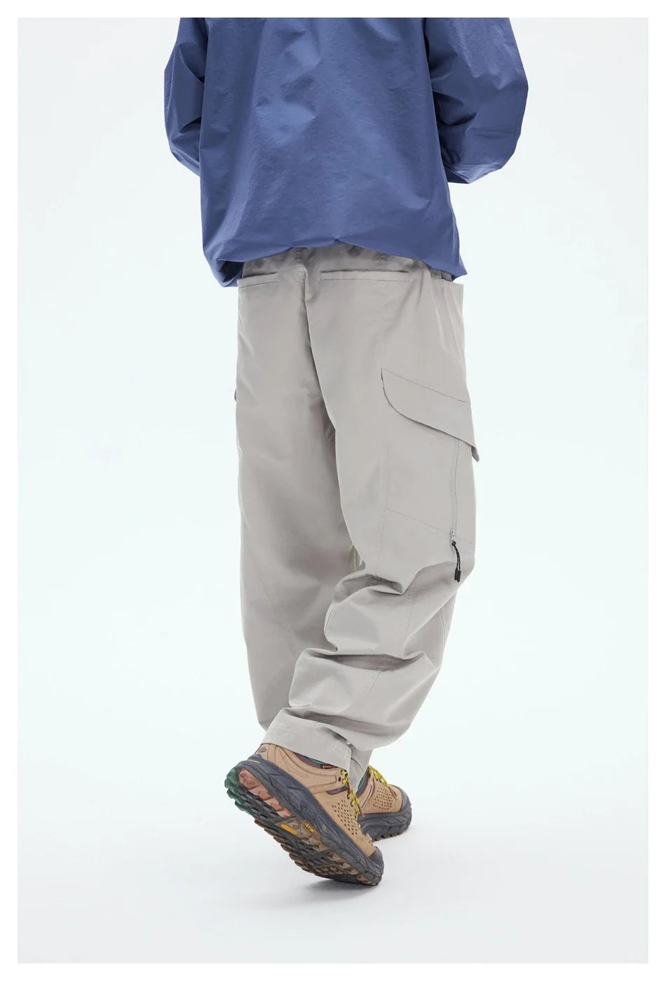 Men's leisure cargo trousers in various colours made from a durable chemical fiber blend fabric