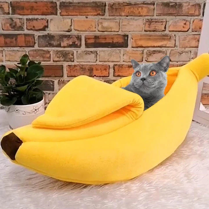 Cosy banana-shaped bed for cats in bright yellow colour, providing a comfortable and stylish resting spot for felines.