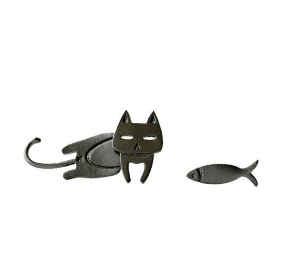 Elegant asymmetric 925 sterling silver stud earrings with cat and fish motifs, a modern and sophisticated accessory