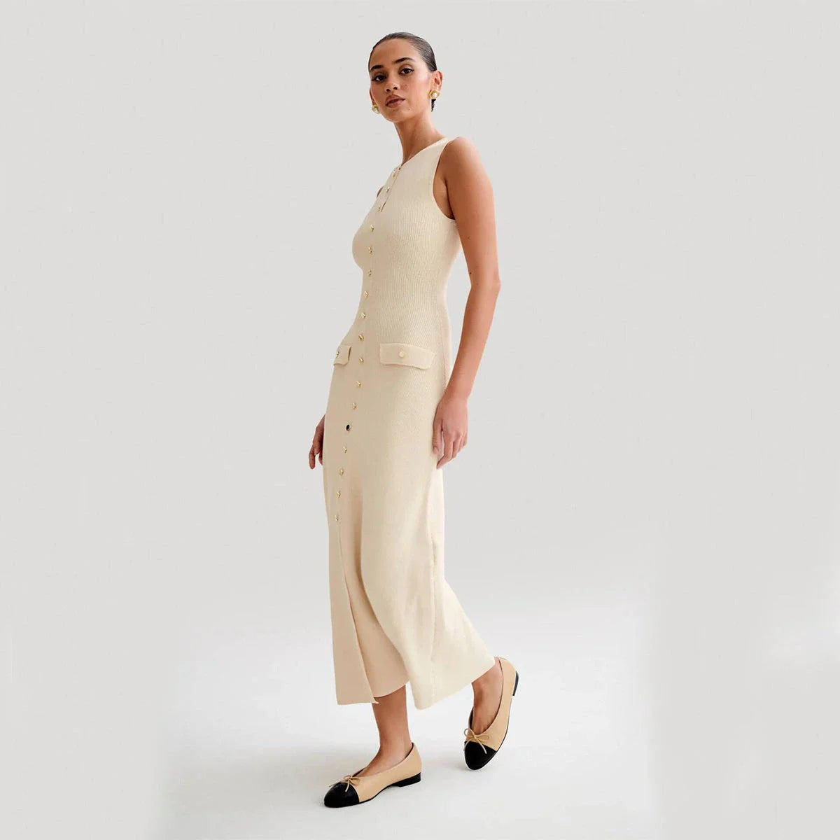 Sophisticated knit sleeveless dress with a slim, figure-flattering silhouette in apricot and blue colors