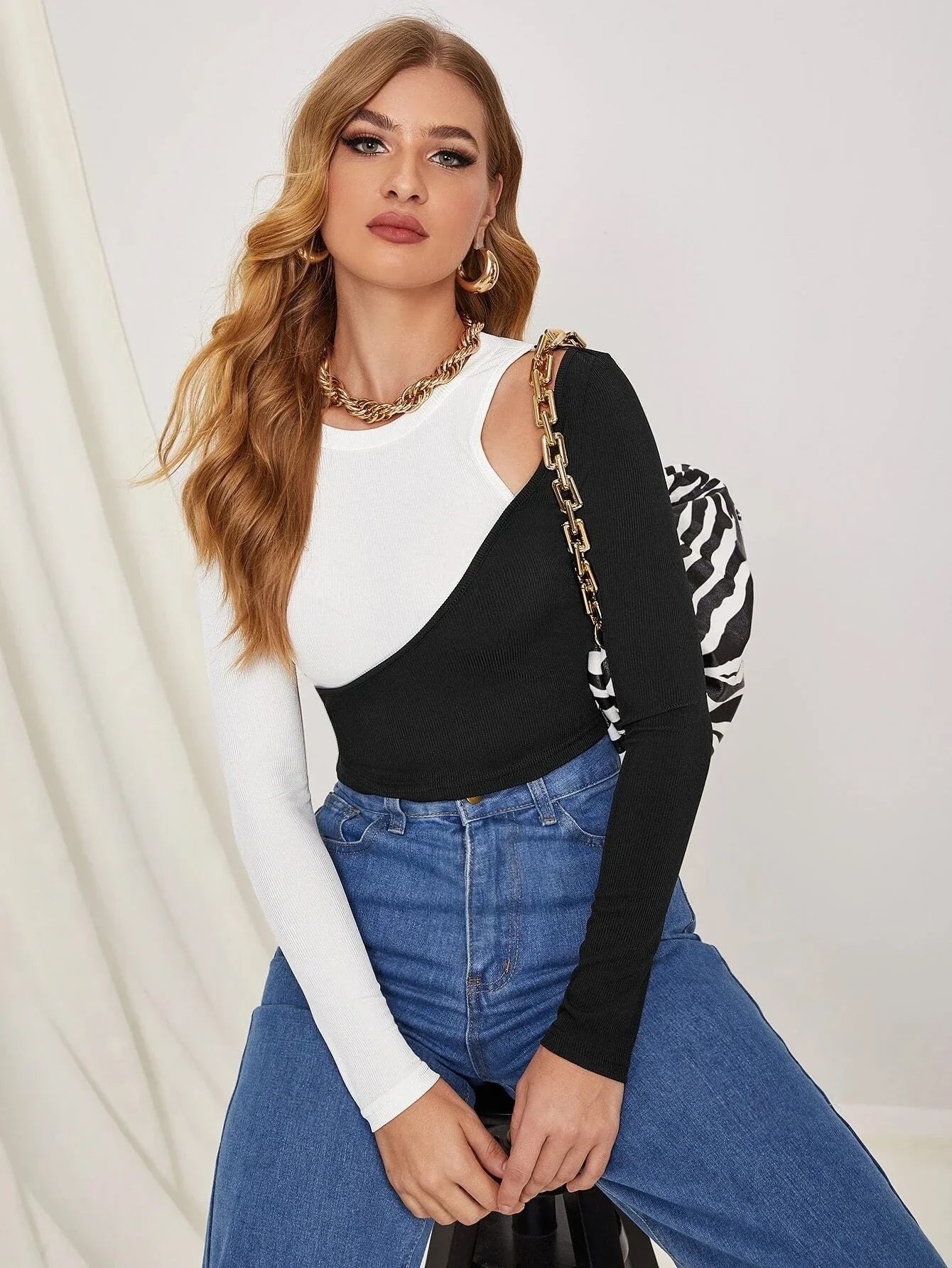Stylish strapless cropped t-shirt in a trendy colorblock design, perfect for elevating any casual outfit.