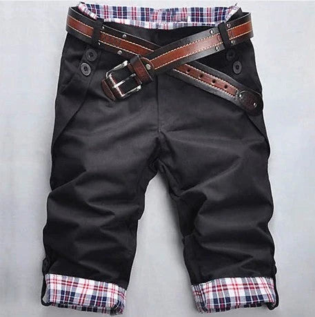 Classic British cotton shorts in a straight-leg silhouette, available in khaki, gray, and black colors.