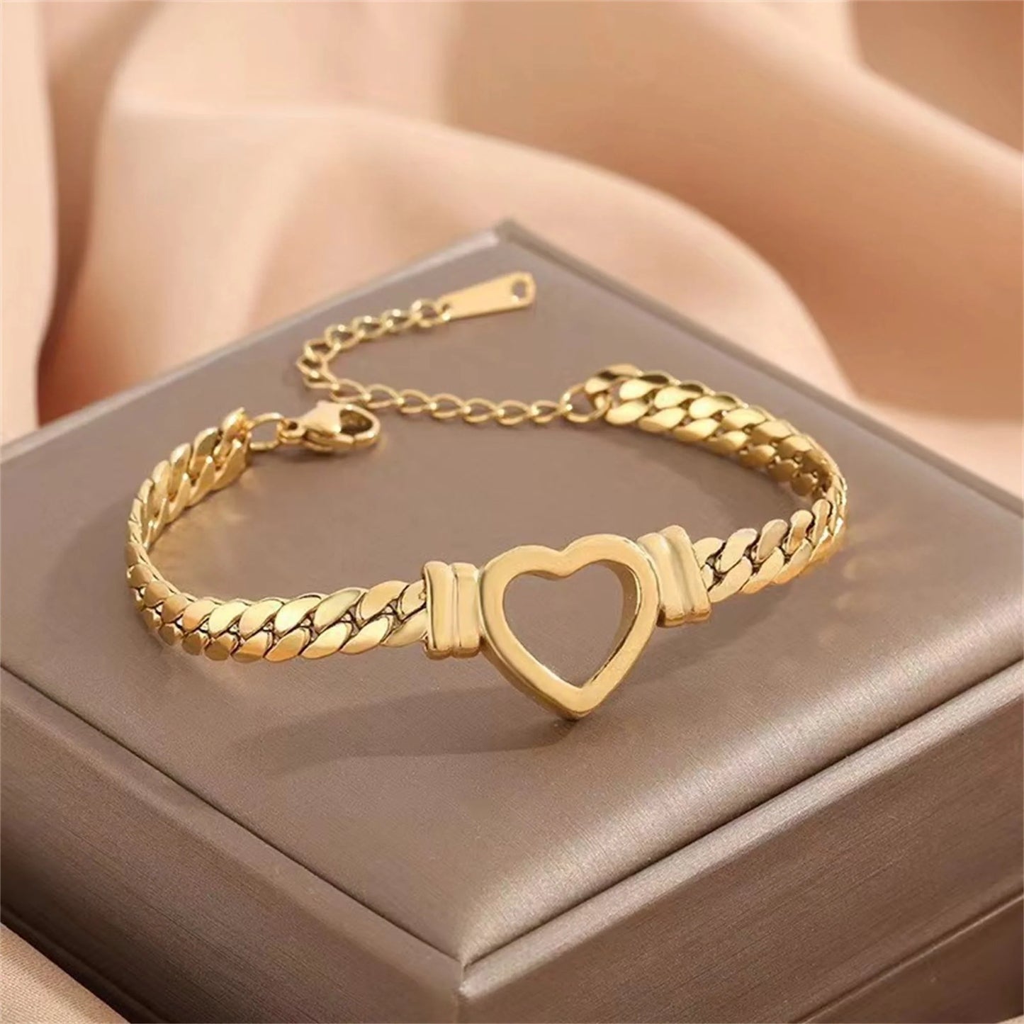 Personalised love chain necklace and bracelet set in titanium steel with heart-shaped design