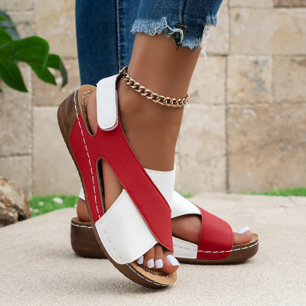 Stylish wedge sandals with a colourful cross-strap design for women's summer fashion