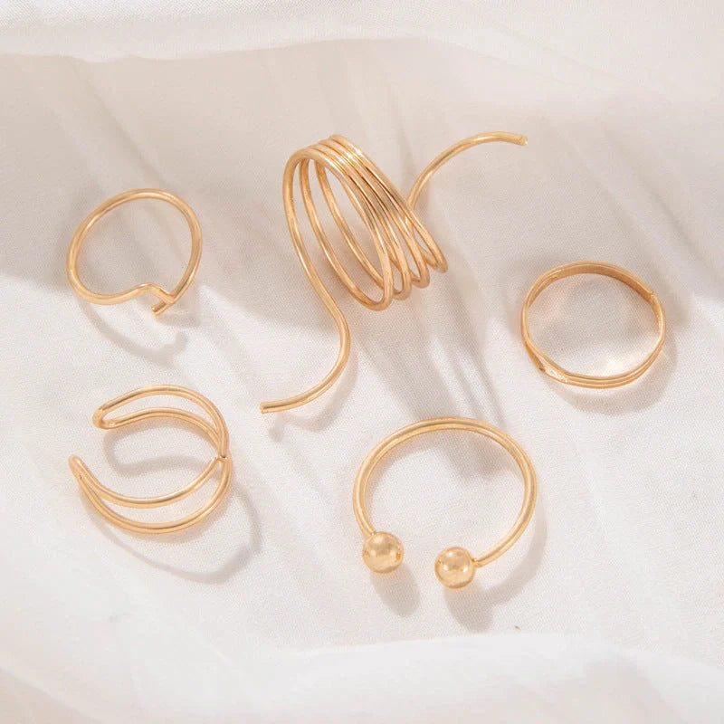 Stylish retro wave open ring in gold, perfect for elevating any outfit