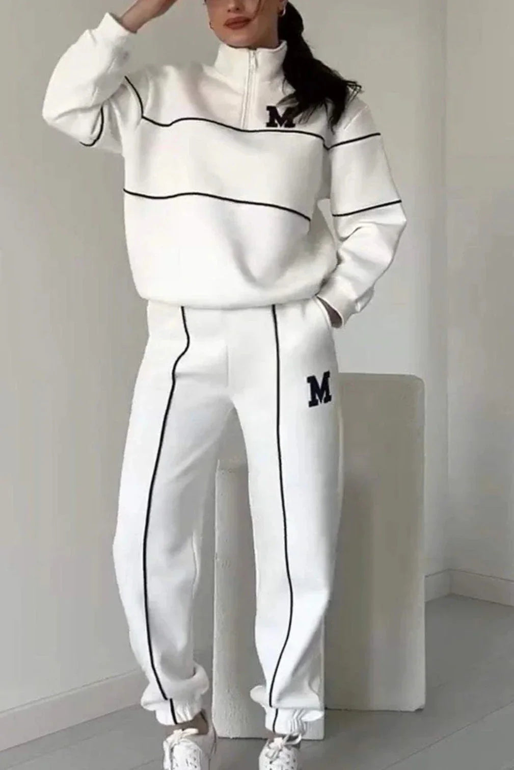 Women's 2-Piece Lounge Set with Hoodless Pullover Sweatshirt and Baggy Fashion Sweatpants in Assorted Colours