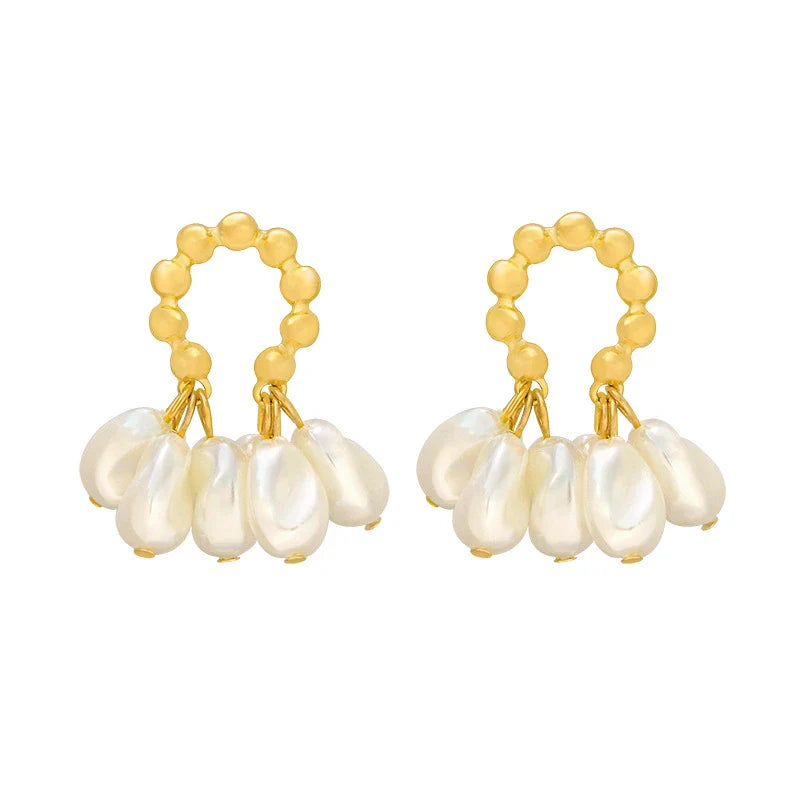 Elegant Baroque pearl earrings with a choice of alloy, silver, or gold plating, a sophisticated accessory that exudes British style and refinement.