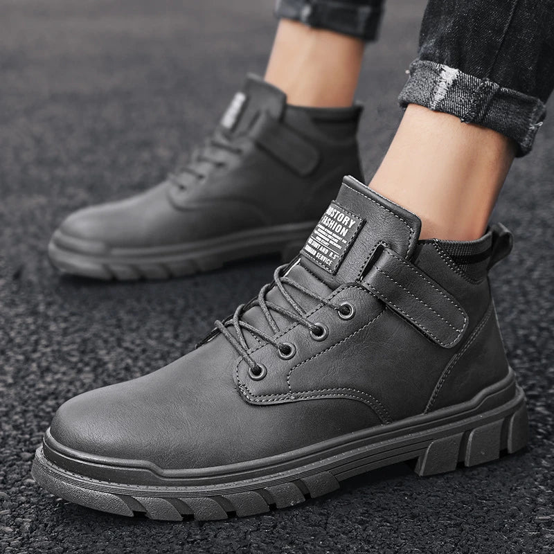High-top tooling men's boots in classic British desert shoe style with round toe and middle heel