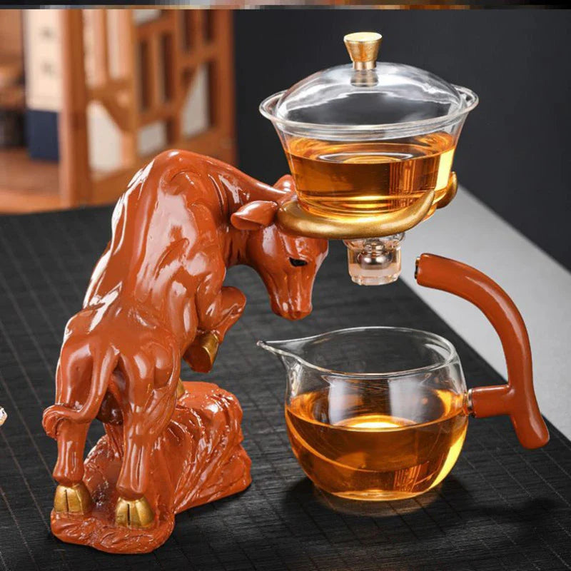 Premium borosilicate glass semi-automatic tea maker in a traditional British design for brewing delicious tea