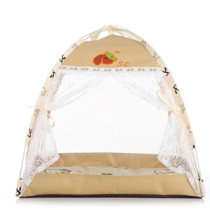 Premium breathable mesh cat outdoor den with sturdy Oxford fabric and nylon construction, providing a safe and comfortable retreat for your feline friend.