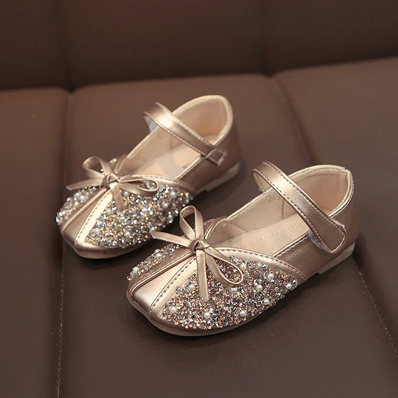 Girls' Leather Shoes in various colours, featuring a stylish and comfortable design for spring and autumn seasons