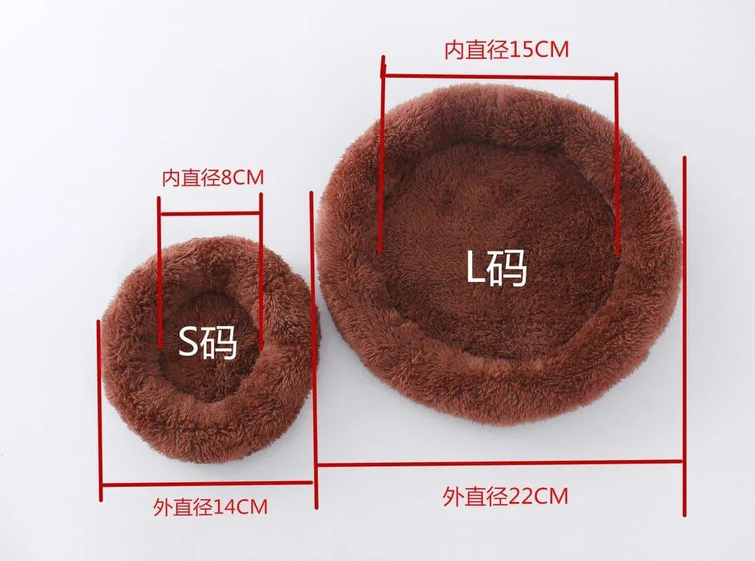 Luxurious plush hamster bed with soft, cosy fabric and generous size for optimal comfort and relaxation