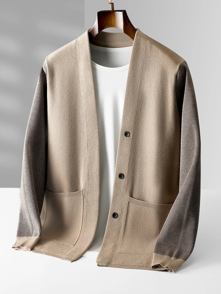 Men's knitted jumper with contrast sleeves, made from premium wool-blend fabric for superior quality and comfort.