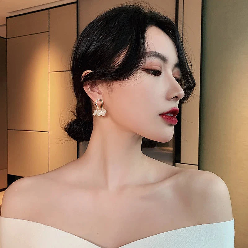 Elegant Baroque pearl earrings with a choice of alloy, silver, or gold plating, a sophisticated accessory that exudes British style and refinement.