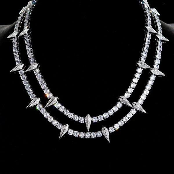 Stunning copper alloy and zircon necklace in adjustable lengths, a fashionable accessory for men and women