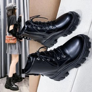 Stylish women's leather boots with a handsome locomotive design, durable rubber soles, and a comfortable round toe for autumn and winter wear.
