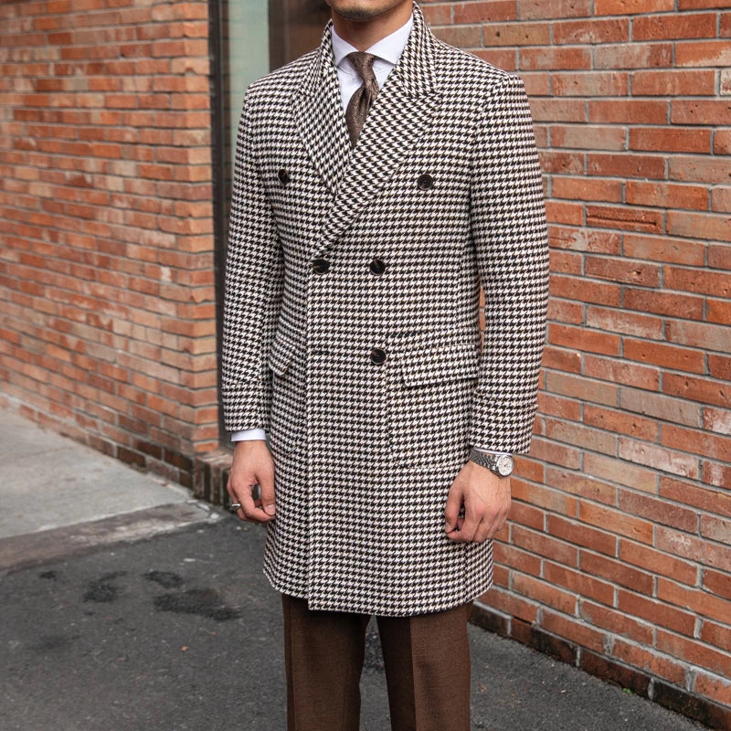 Double-breasted thick houndstooth coat in a vintage-inspired design, featuring a premium wool-rich fabric and a refined silhouette