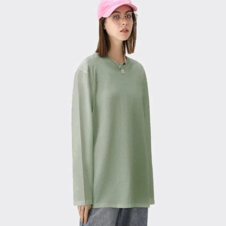 Versatile unisex cotton t-shirt in a classic white colour, perfect for autumn and winter wear.