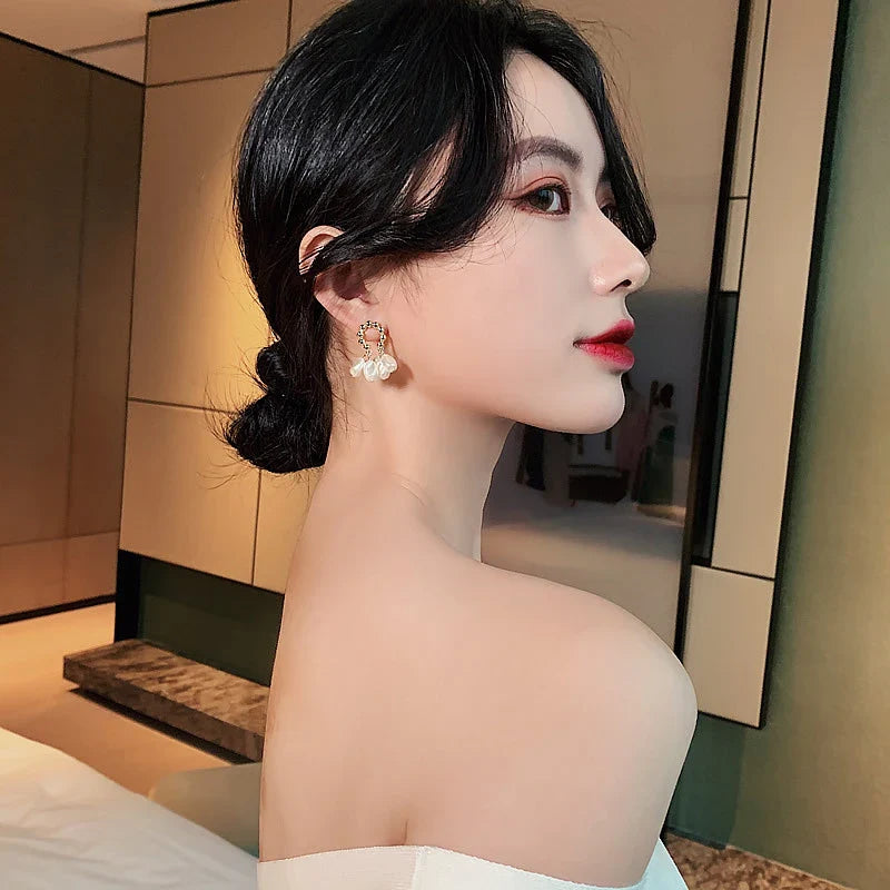 Elegant Baroque pearl earrings with a choice of alloy, silver, or gold plating, a sophisticated accessory that exudes British style and refinement.