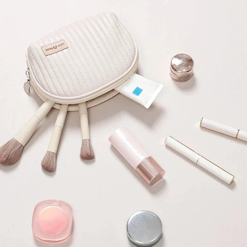 Compact Shell Cosmetic Bag for Women - A stylish and functional makeup pouch for the modern British woman