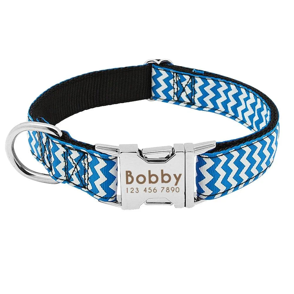 Zig-zag patterned dog collar made of durable nylon material, adjustable for a customised fit