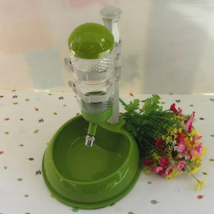 Automatic pet water dispenser and feeding bowl with sleek, modern design and 500 ml water capacity