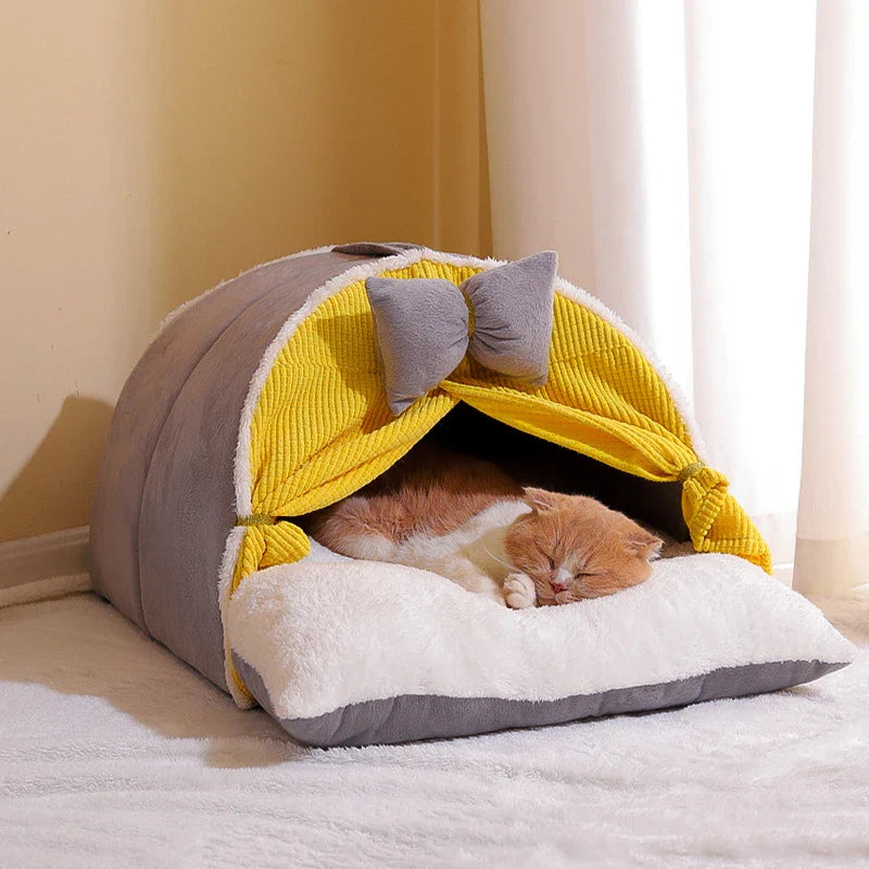 Cosy Feline Retreat: Premium pet nest for cats, featuring a fully enclosed design and plush, insulating fabrics for all-season comfort and security.