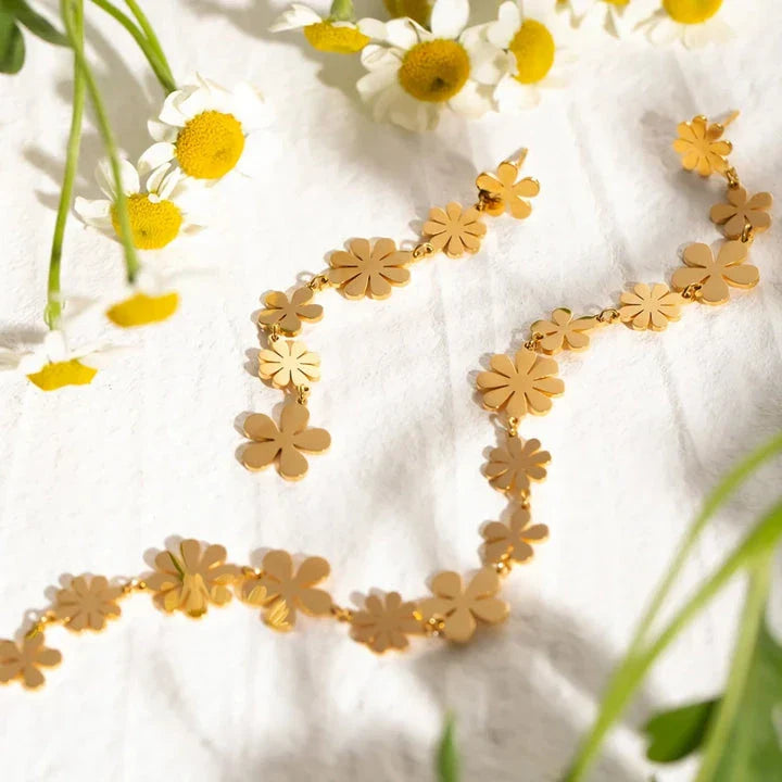 Elegant asymmetrical daisy earrings in 18K gold plating, crafted from high-quality stainless steel for a lasting shine